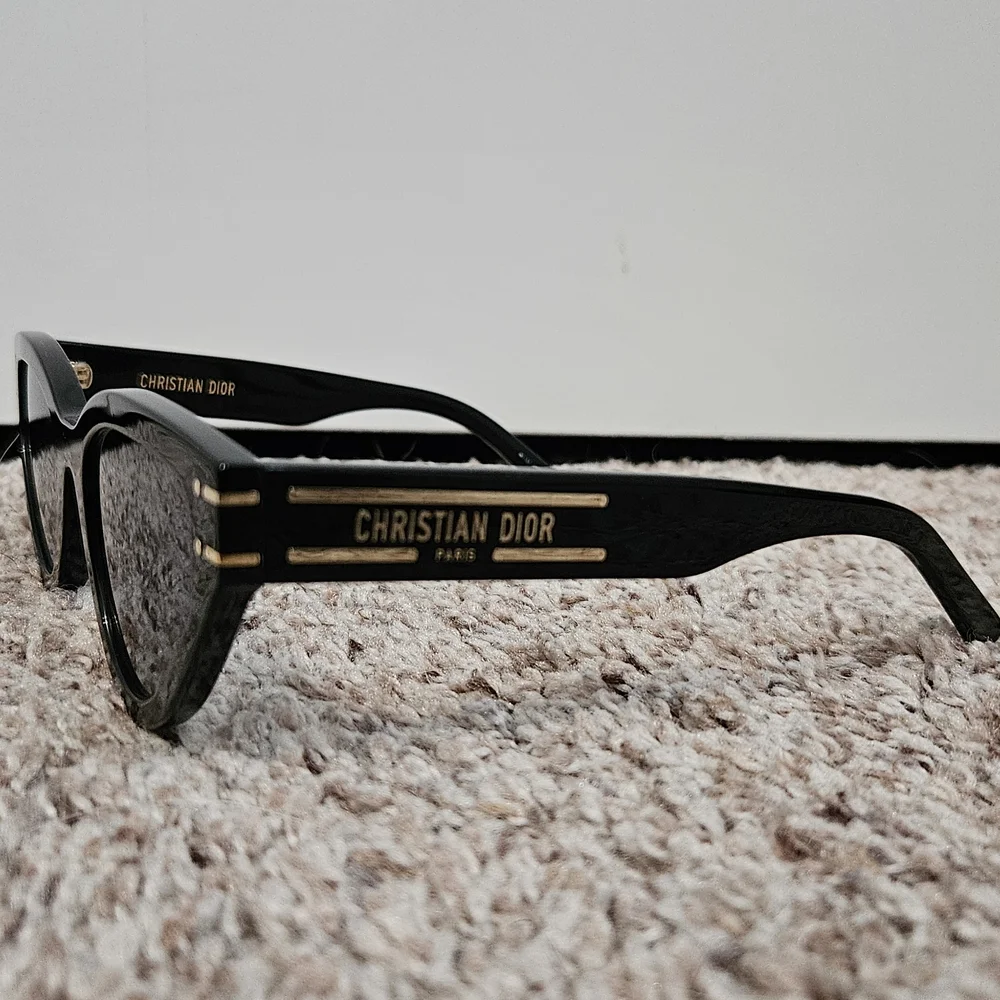 Dior Signature B2U Sunglasses - Picture 2 of 10